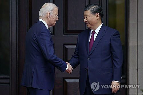 작년 11월 미 샌프란시스코에서 만나 악수하는 미중 정상. AP 연합뉴스